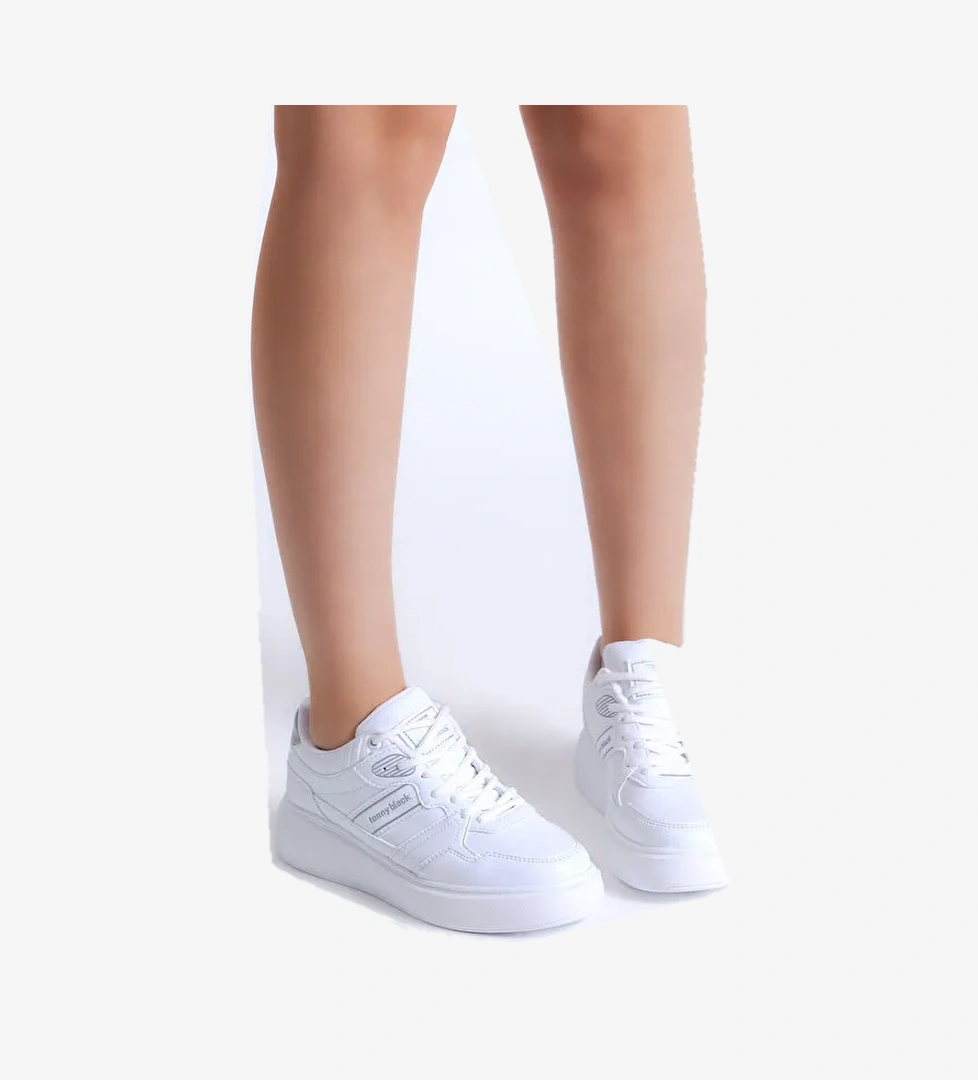 Kadın Beyaz Yüksek Poli Taban Yanı Şeritli Bağcıklı Spor Ayakkabı