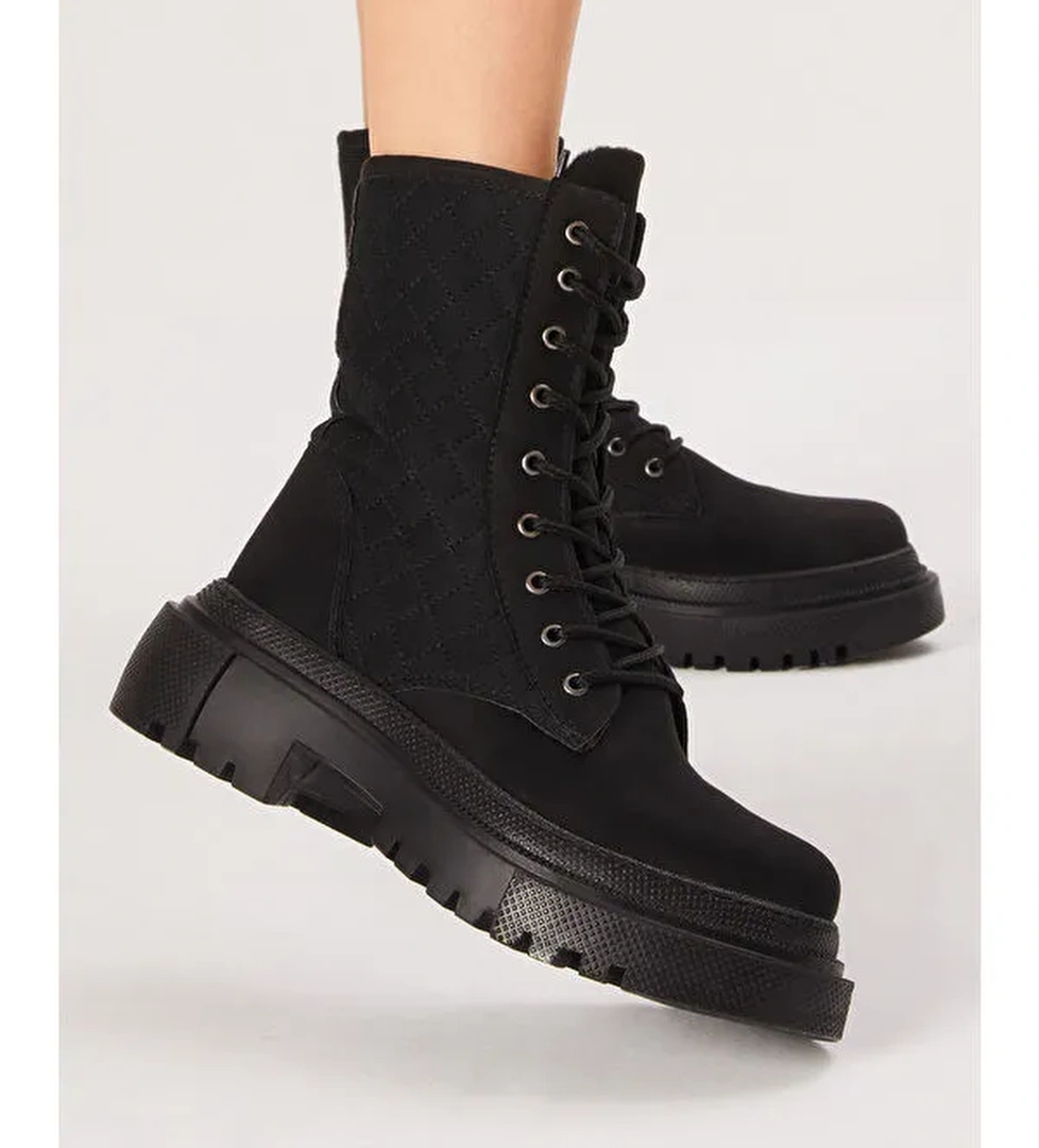 Kadın Siyah Süet Kalın Taban Kapitone Nakışlı Bağcıklı ve Fermuarlı Bot