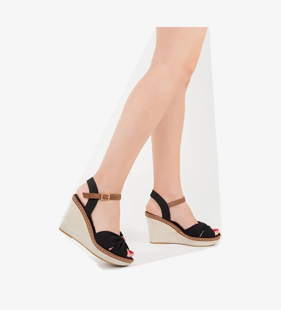 F674040405 Siyah Dolgu Taban Kadın Ayakkabı