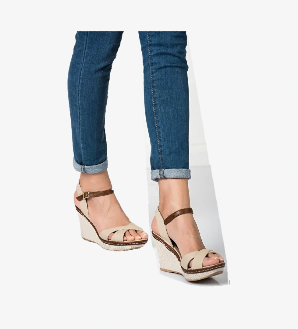 9674040205 Bej Dolgu Taban Kadın Ayakkabı