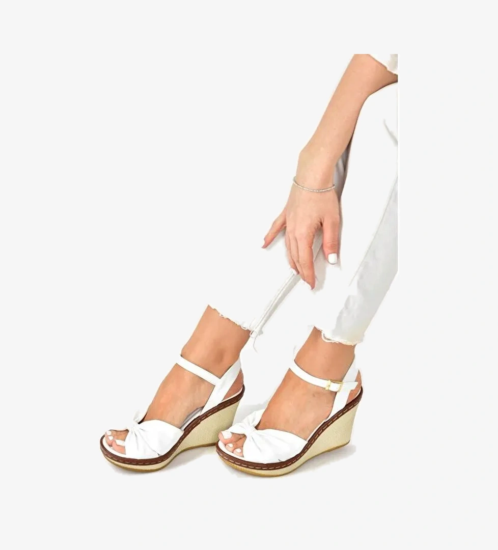 M674040409 Beyaz Dolgu Taban Kadın Ayakkabı