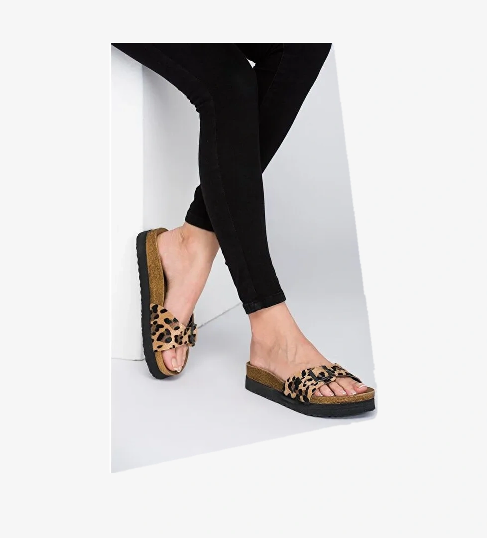 Fox Shoes D777824402 Taba Kadın Terlik model görseli