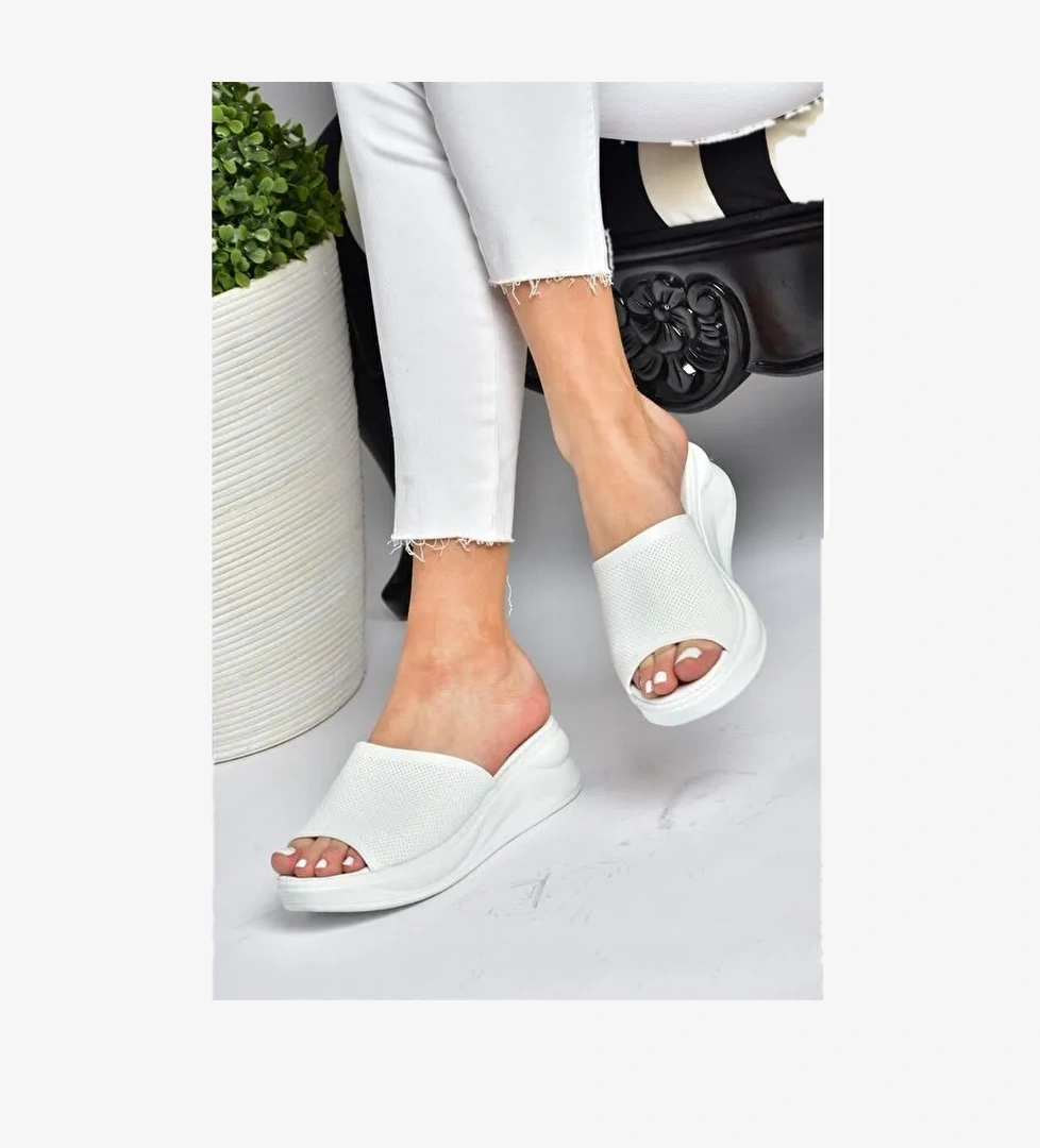 P713330409 Beyaz Kadın Terlik