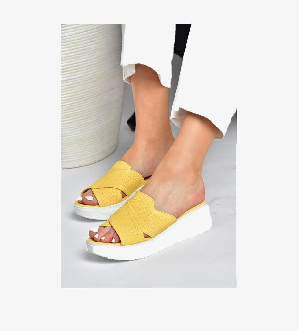 P713030609 Sarı Kadın Terlik