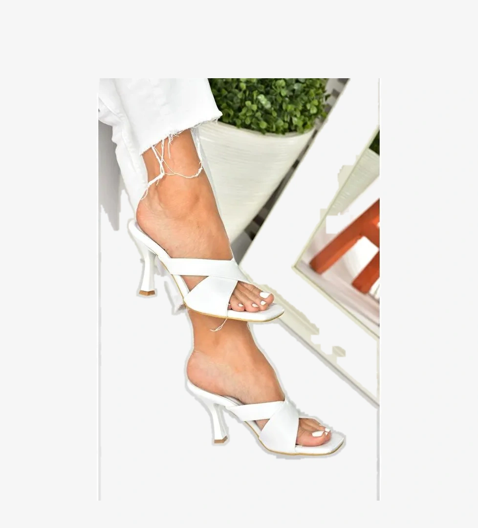 P590033009 Beyaz Kadın Terlik