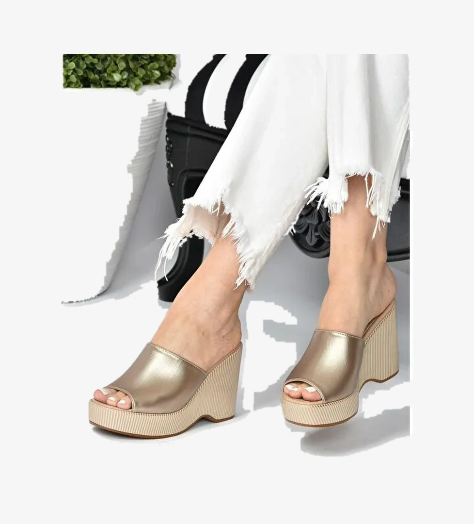 K250101509 Altın Kadın Terlik