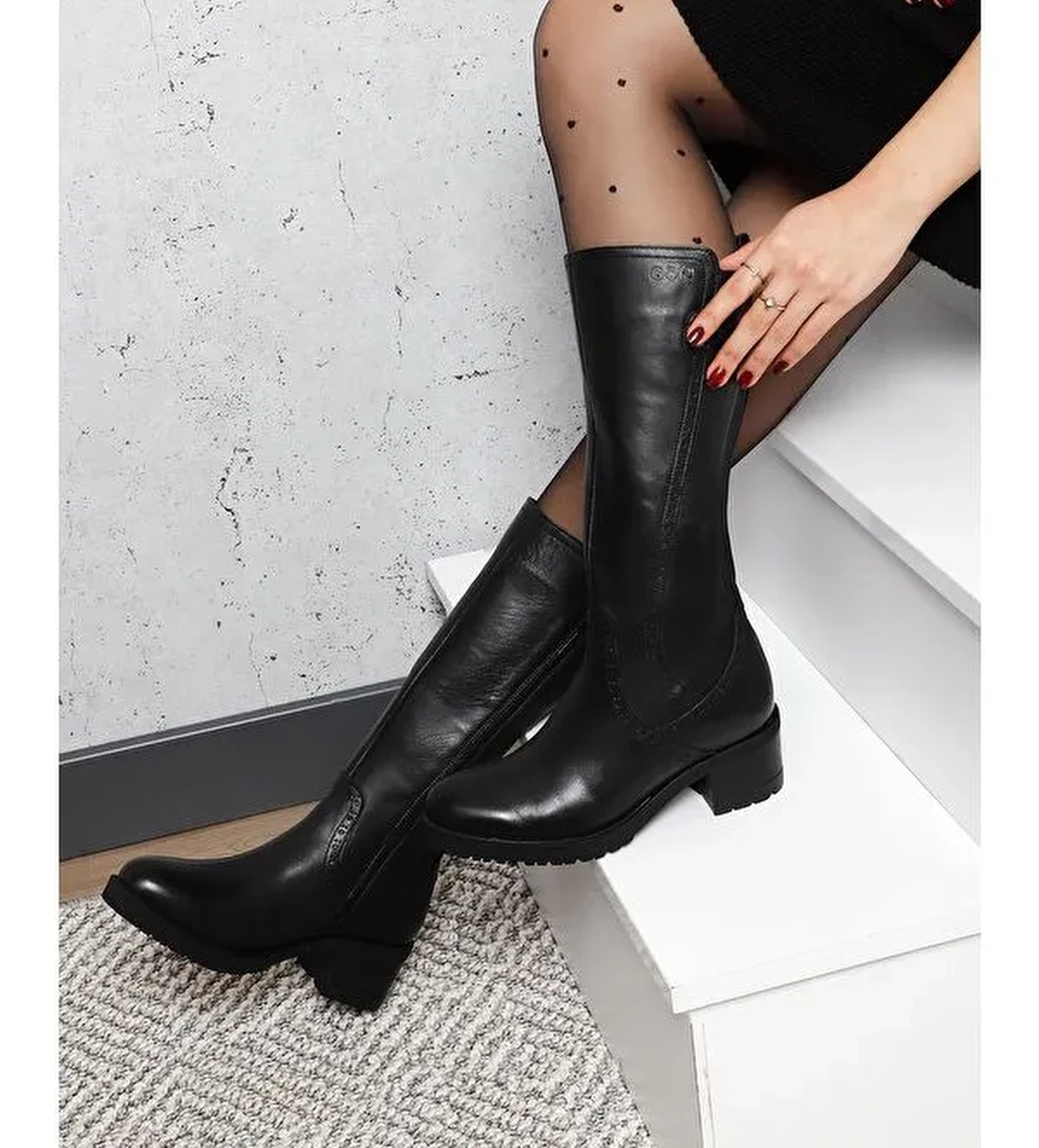 Gönderi̇(r) Hakiki Deri Yuvarlak Burun Kauçuk Taban Topuklu Fermuarlı Tokalı Kadın Günlük Çizme 44590 model görseli