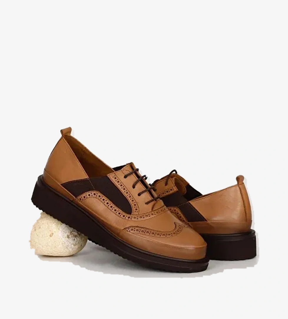 Gönderi̇(r) Hakiki Deri Yuvarlak Burun Dolgu Taban Bağcıklı Lastikli Kadın Ayakkabı 24084 model görseli