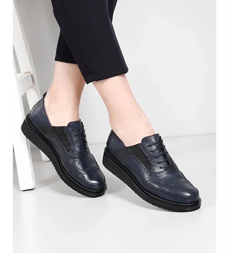 Hakiki Deri Yuvarlak Burun Dolgu Taban Bağcıklı Lastikli Kadın Ayakkabı 24084 - Görsel 1