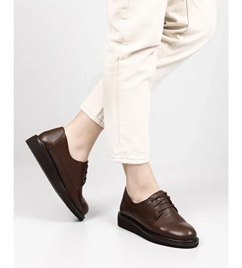 Gönderi̇(r) Hakiki Deri Yuvarlak Burun Dolgu Taban Bağcıklı Kadın Ayakkabı 24074 model görseli