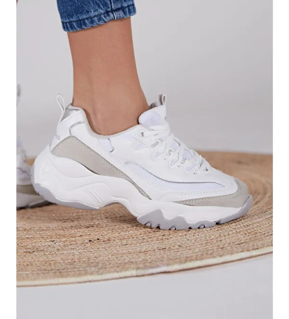 Kadın Beyaz Gri Rahat Kalıp Yüksek Taban Bağcıklı Spor Ayakkabı
