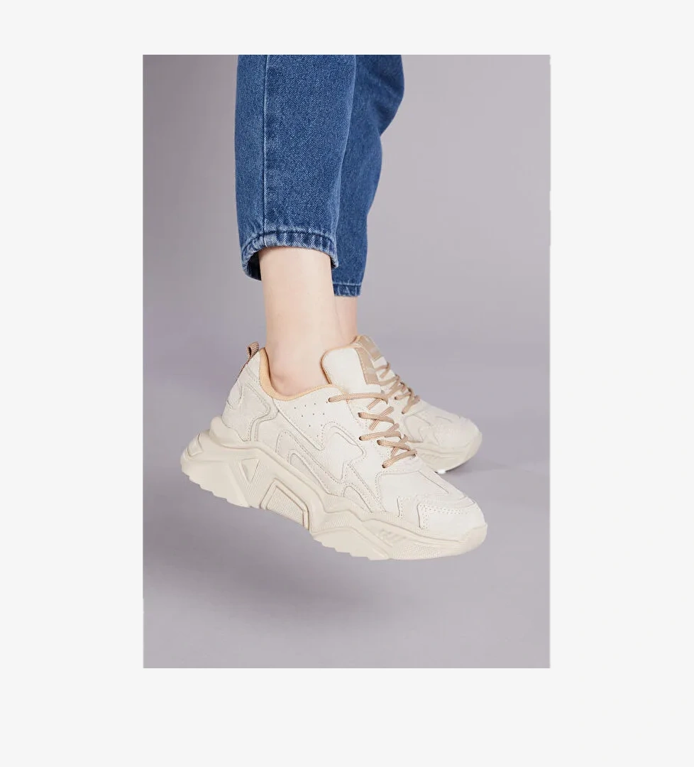 Kadın Bej Rahat Kalıp Yüksek Taban Bağcıklı Spor Ayakkabı