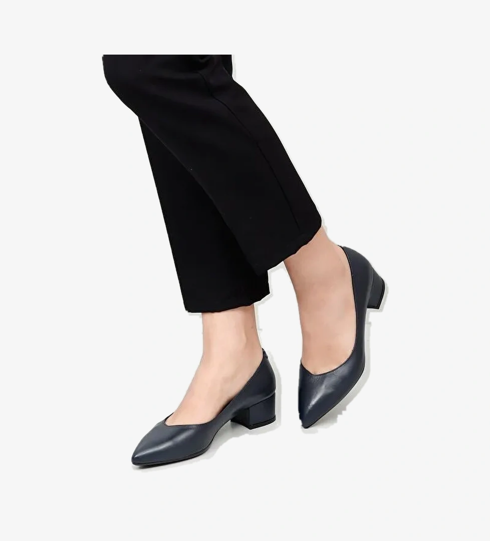 Hakiki Deri Sivri Burun Kısa Kalın Topuklu Kadın Ayakkabı 25172 - Görsel 1