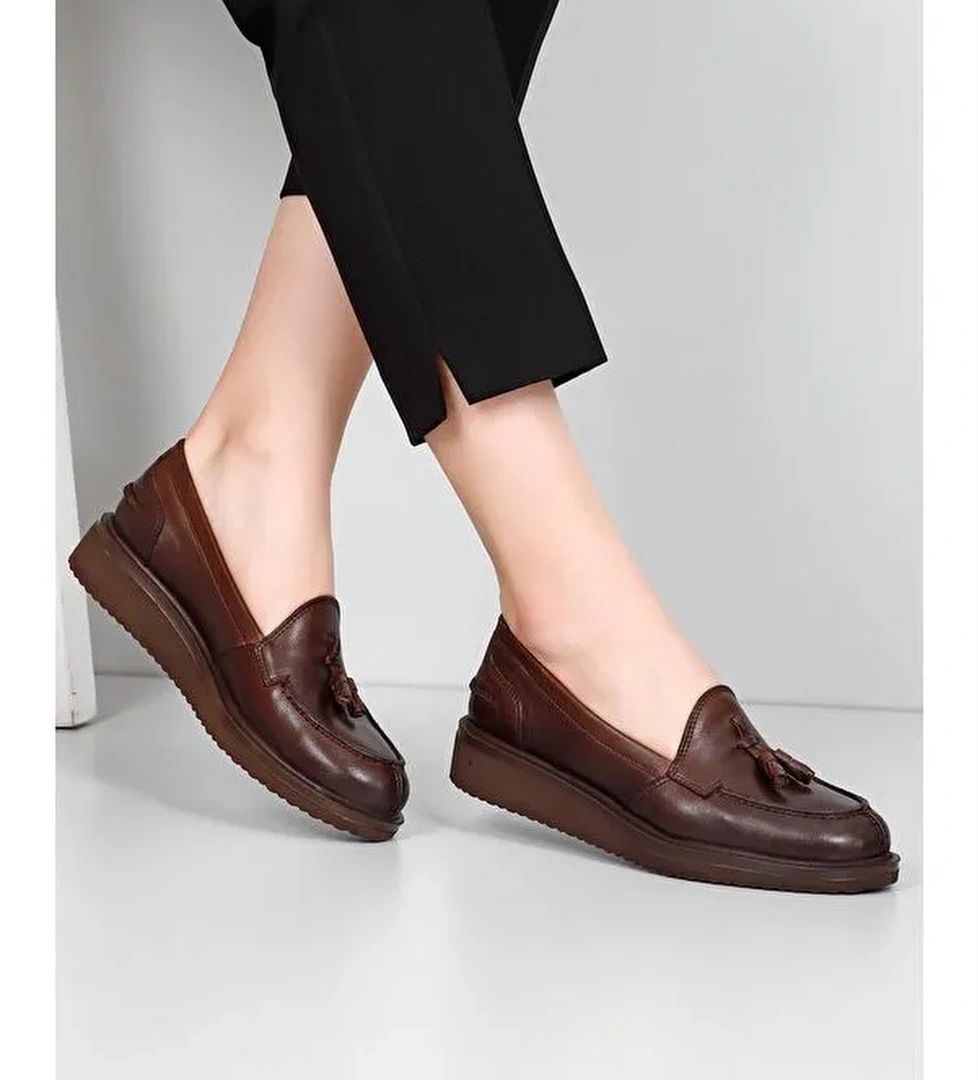 Hakiki Deri Yuvarlak Burun Dolgu Taban Püsküllü Kadın Günlük Loafer Ayakkabı 24097 - Görsel 1