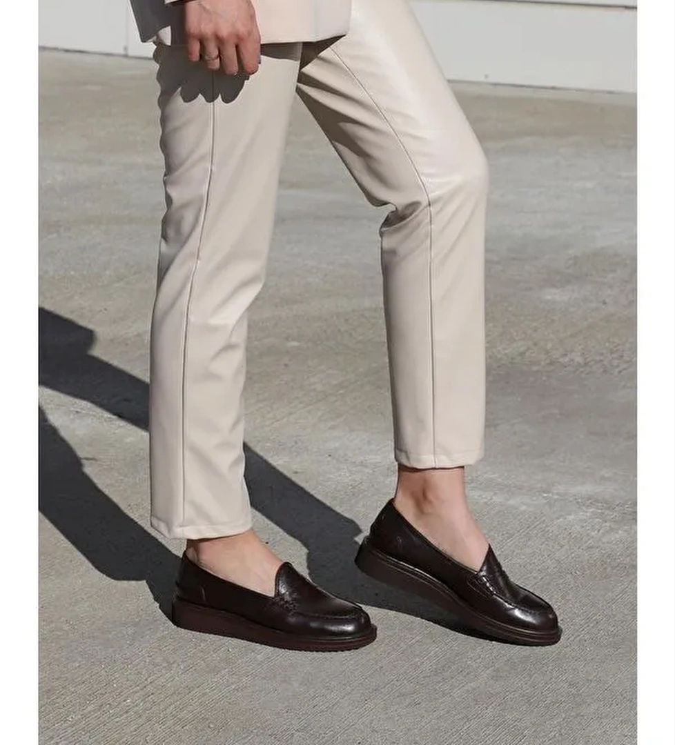 Gönderi̇(r) Hakiki Deri Yuvarlak Burun Dolgu Taban Loafer Kadın Günlük Ayakkabı 24092 model görseli