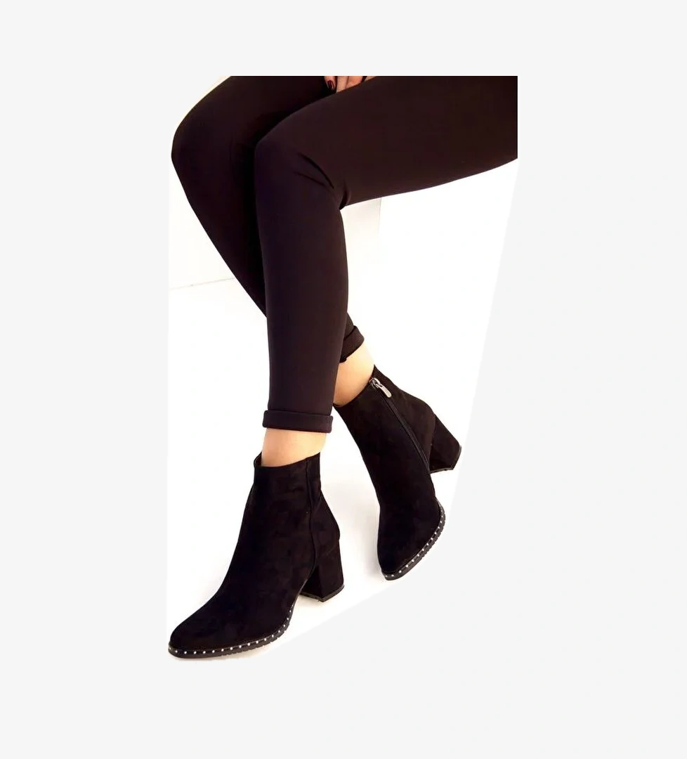 C654013302 Siyah Kadın Bot