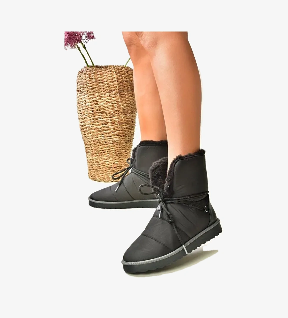 N9730311 Siyah Kadın Bot