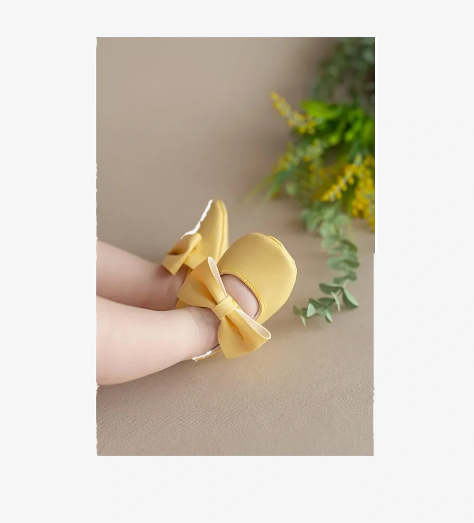 Sarı Kız Bebek Suni Deri Fiyonklu Babet Patik - Görsel 1