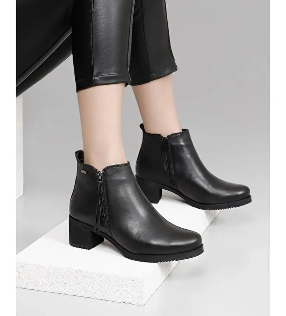 SİYAH Gön Hakiki Deri Yuvarlak Burun Topuklu Kauçuk Taban Fermuarlı Kadın Günlük Bot 51460