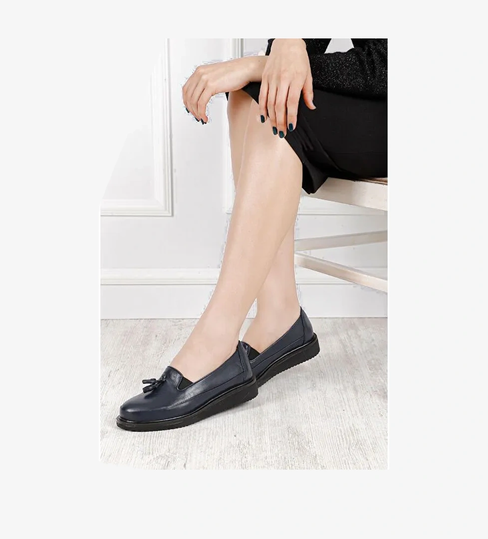 LACİVERT Gön Hakiki Deri Yuvarlak Burun Dolgu Taban Püsküllü Kadın Günlük Ayakkabı 24142