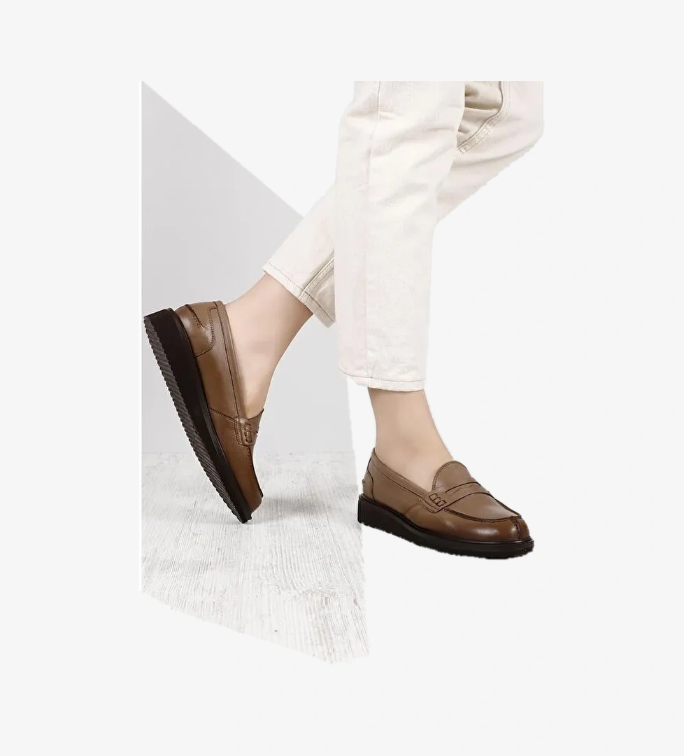 Gönderi̇(r) Vi̇zon Si̇yah Hakiki Deri Yuvarlak Burun Dolgu Taban Loafer Kadın Günlük Ayakkabı 24092 model görseli