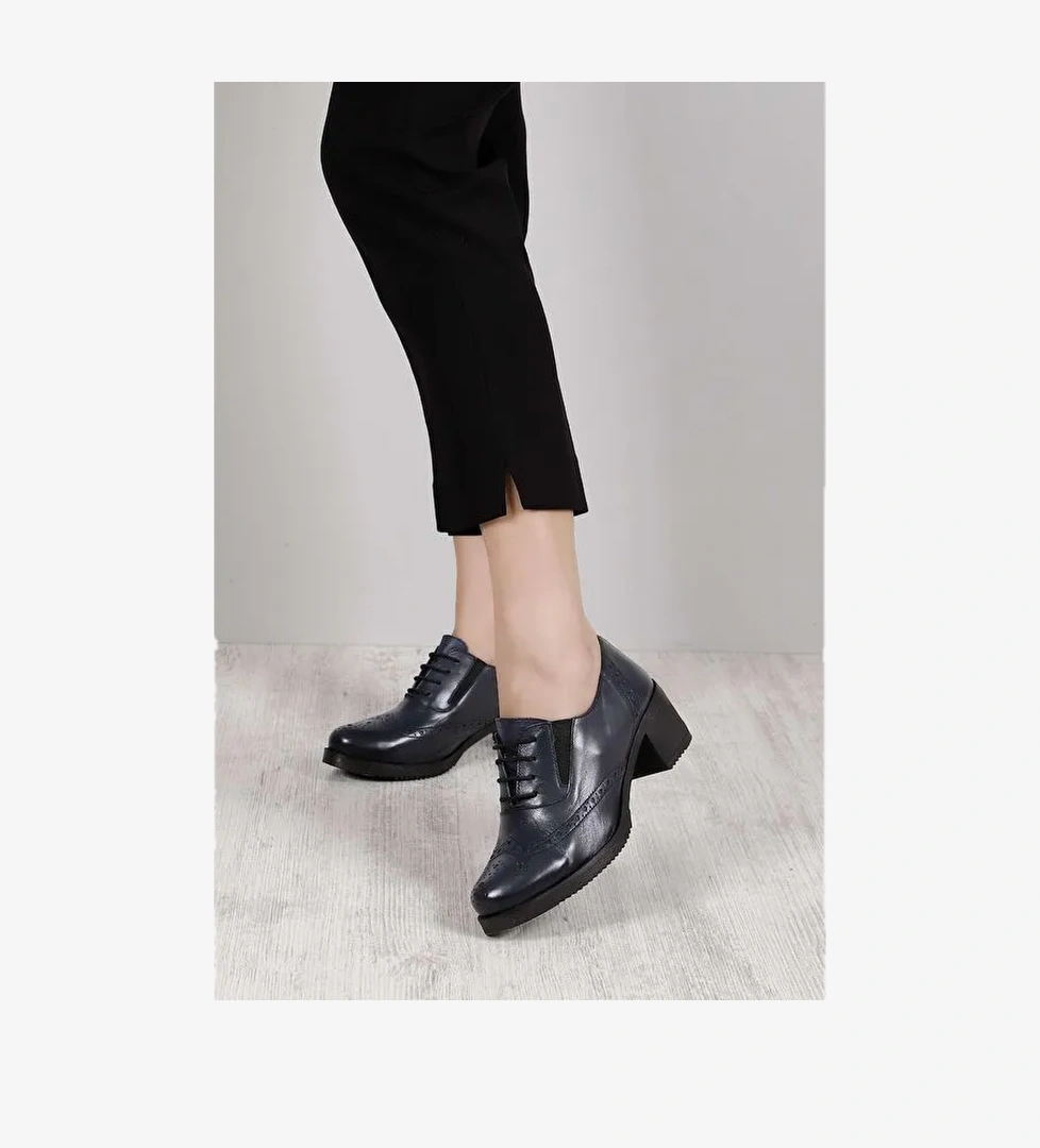 LACİVERT Hakiki Deri Yuvarlak Burun Orta Topuklu Kauçuk Taban Bağcıklı Kadın Ayakkabı 24231