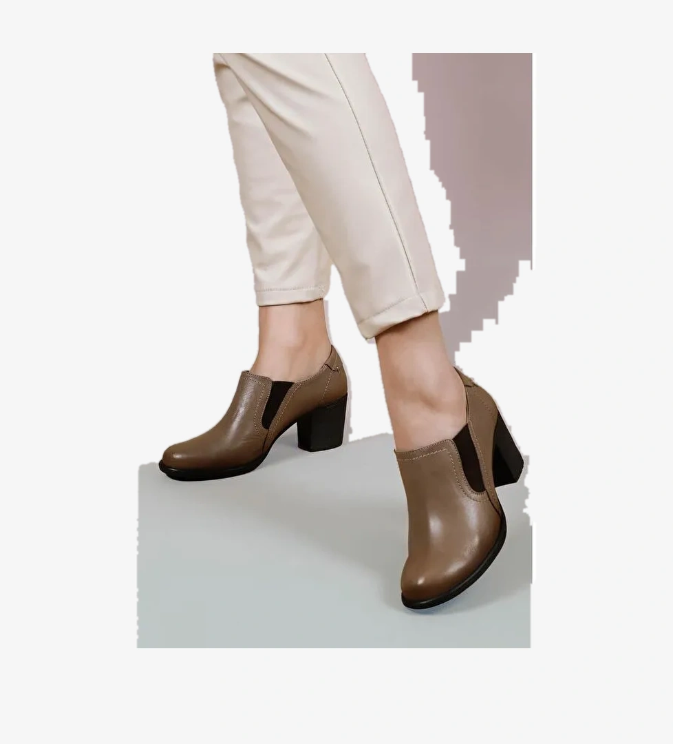 VİZON Hakiki Deri Yuvarlak Burun Kalın Orta Topuklu Kauçuk Taban Lastikli Kadın Ayakkabı 24038