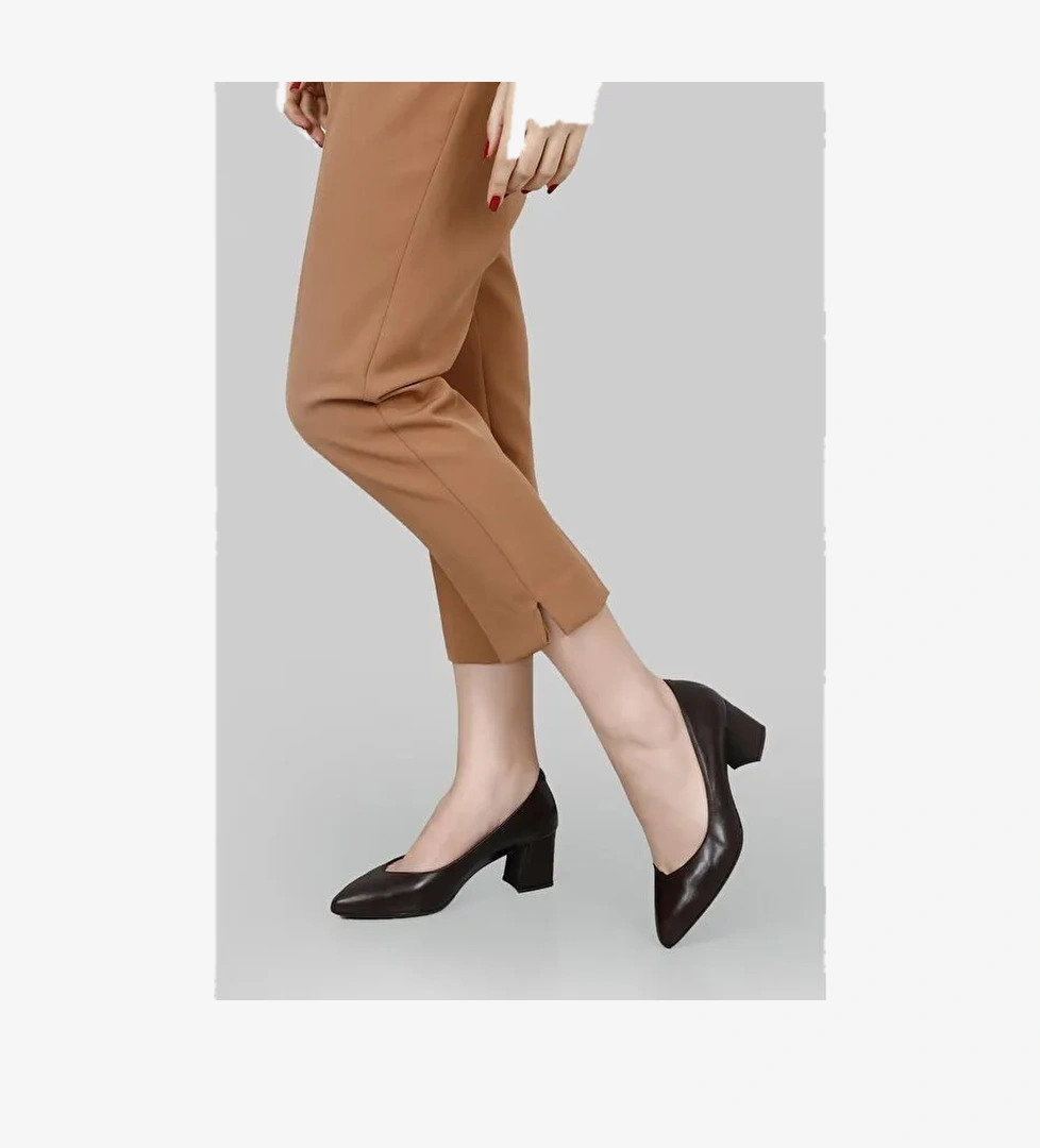 KAHVERENGİ Hakiki Deri Sivri Burun Orta Kalın Topuklu Kadın Ayakkabı 24170