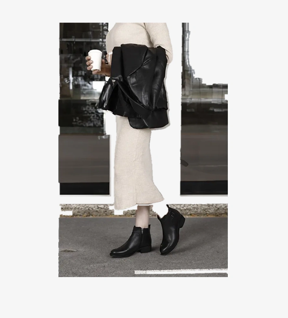 SİYAH Hakiki Deri Yuvarlak Burun Kauçuk Taban Topuklu Fermuarlı Tokalı Kadın Günlük Bot 48444 - Görsel 1