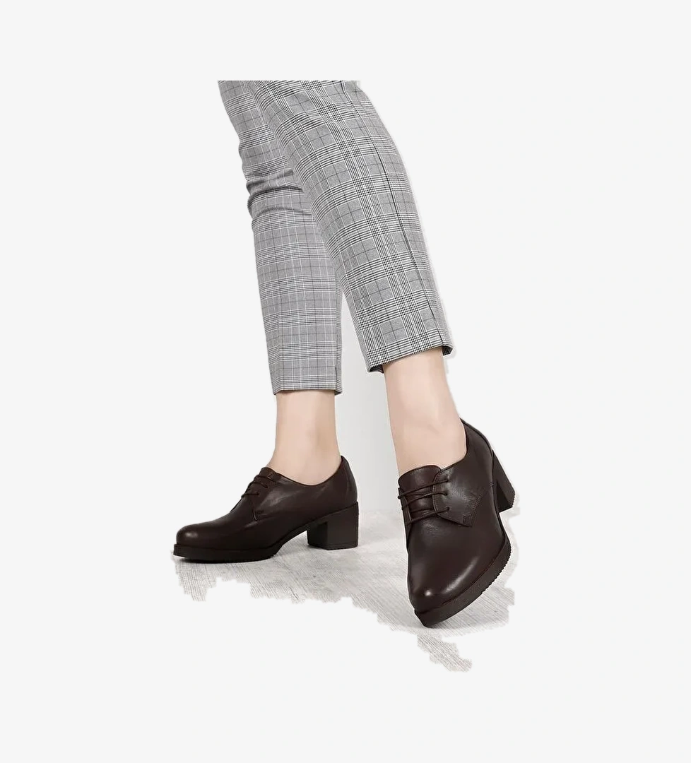 KAHVERENGİ Hakiki Deri Yuvarlak Burun Orta Topuklu Bağcıklı Kadın Ayakkabı 24230