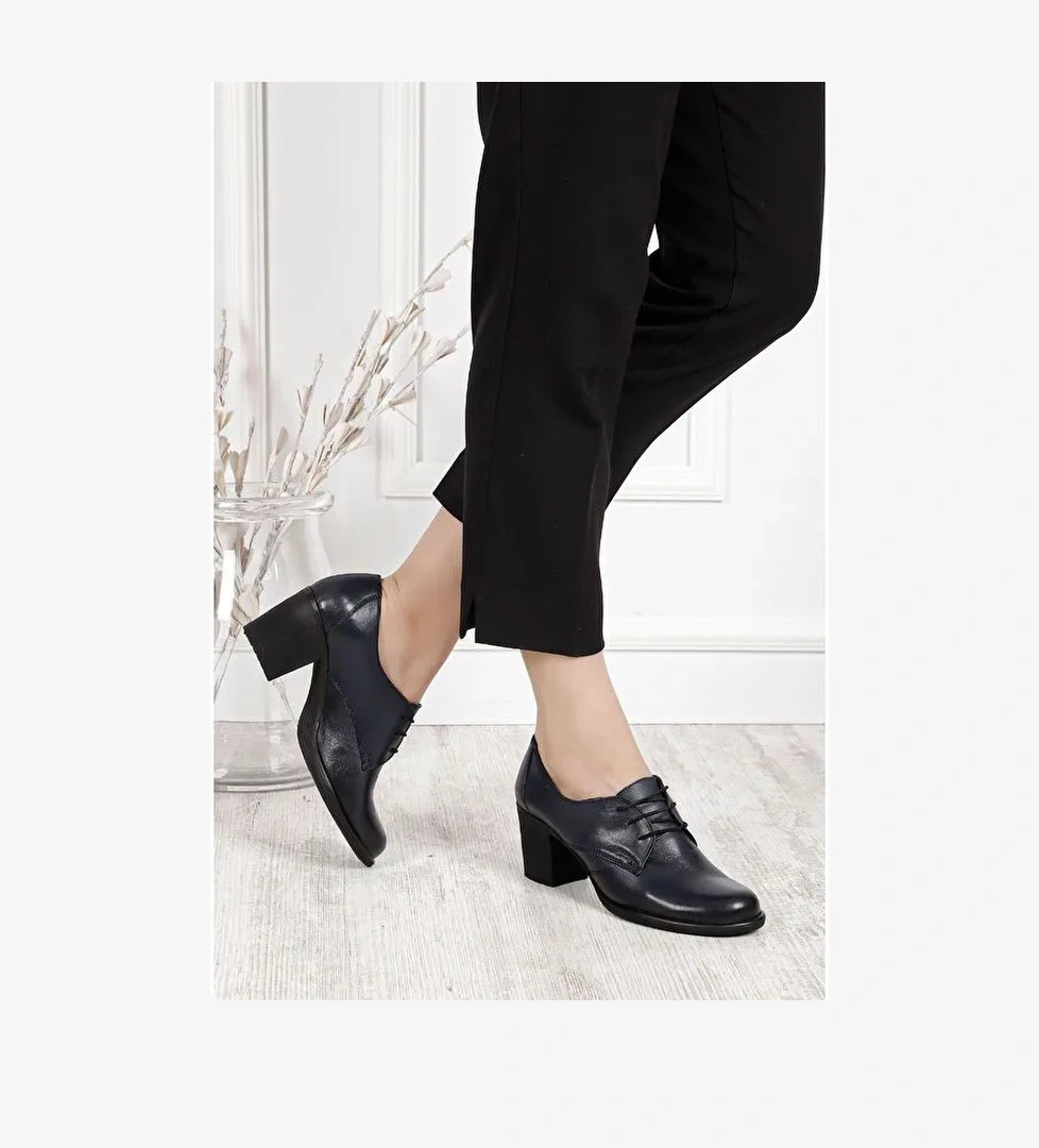 LACİVERT Hakiki Deri Yuvarlak Burun Orta Topuklu Kauçuk Taban Bağcıklı Kadın Ayakkabı 24135 - Görsel 1