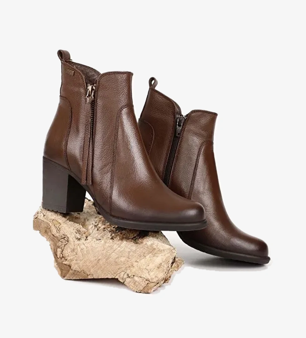 KAHVERENGİ Hakiki Deri Yuvarlak Burun Topuklu Kauçuk Taban Fermuarlı Püsküllü Kadın Günlük Bot 1040