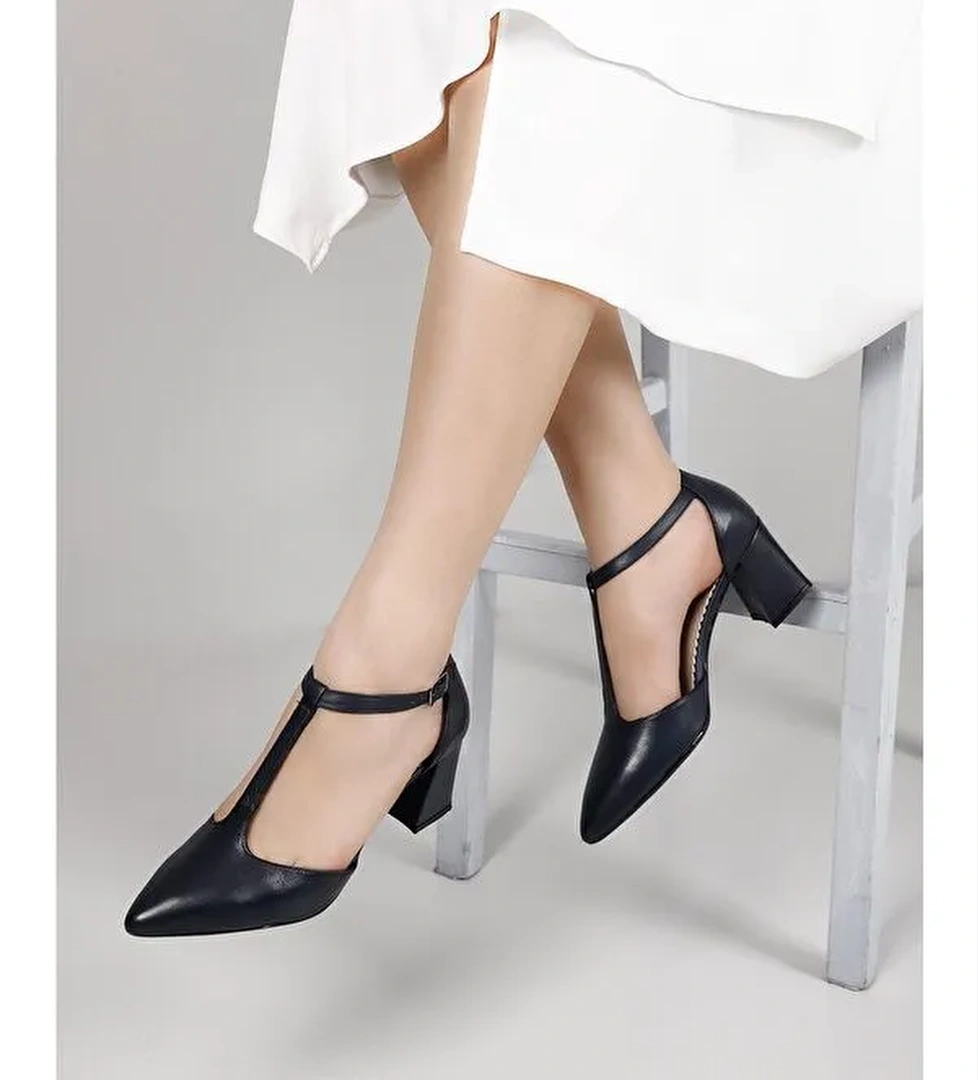 Gonderi(r) Bej Gonderi(r) Hakiki Deri Sivri Burun Bilek Bağlı Orta Kalın Topuklu Kadın Ayakkabı 24182