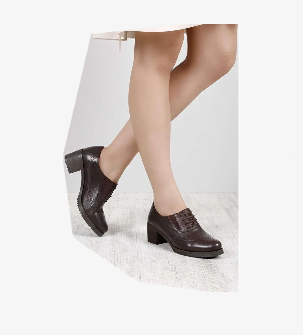 KAHVERENGİ Hakiki Deri Yuvarlak Burun Orta Topuklu Kauçuk Taban Bağcıklı Kadın Ayakkabı 24231