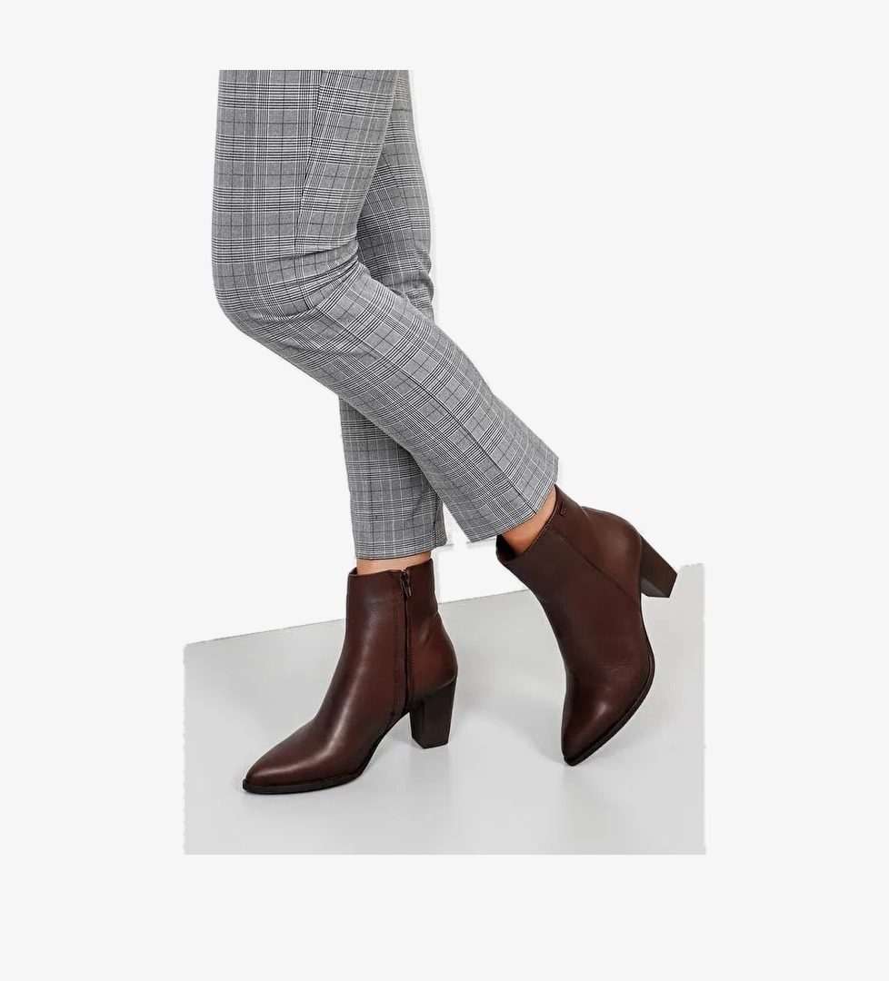 KAHVERENGİ Hakiki Deri Sivri Burun Kauçuk Taban Topuklu Fermuarlı Kadın Günlük Bot 57407