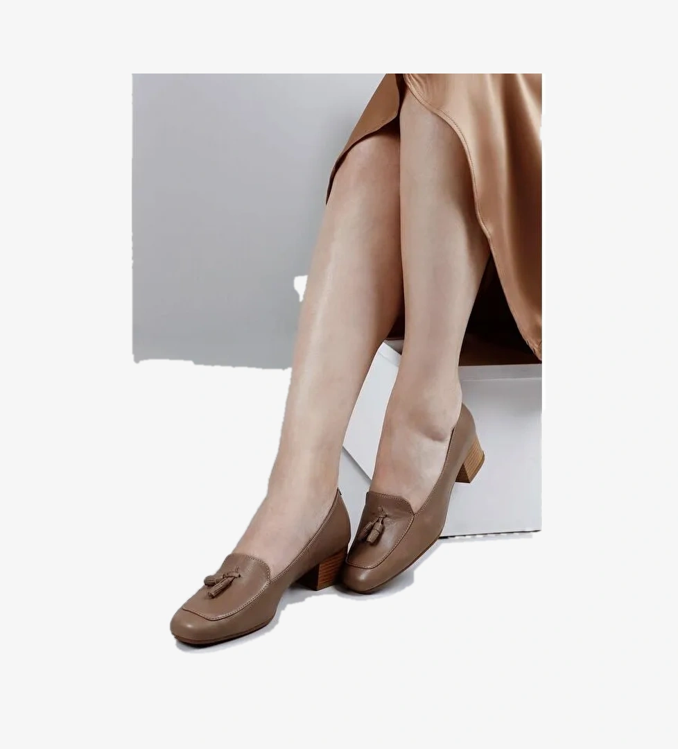 VİZON Hakiki Deri Küt Burun Kısa Kalın Topuklu Püsküllü Kadın Ayakkabı 13313 - Görsel 1