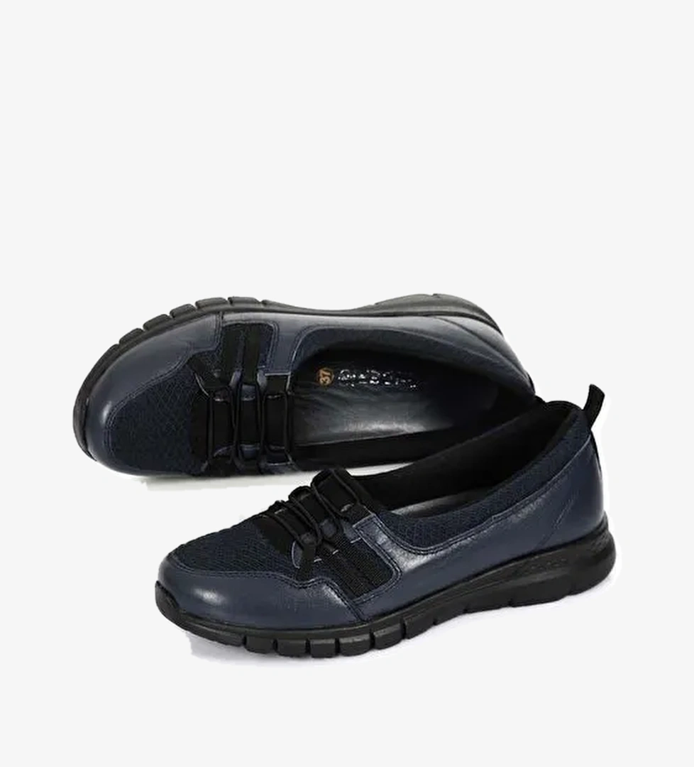 Gönderi̇(r) Laci̇vert Si̇yah Hakiki Deri Yuvarlak Burun Dolgu Taban Kadın Günlük Ayakkabı 42130 model görseli