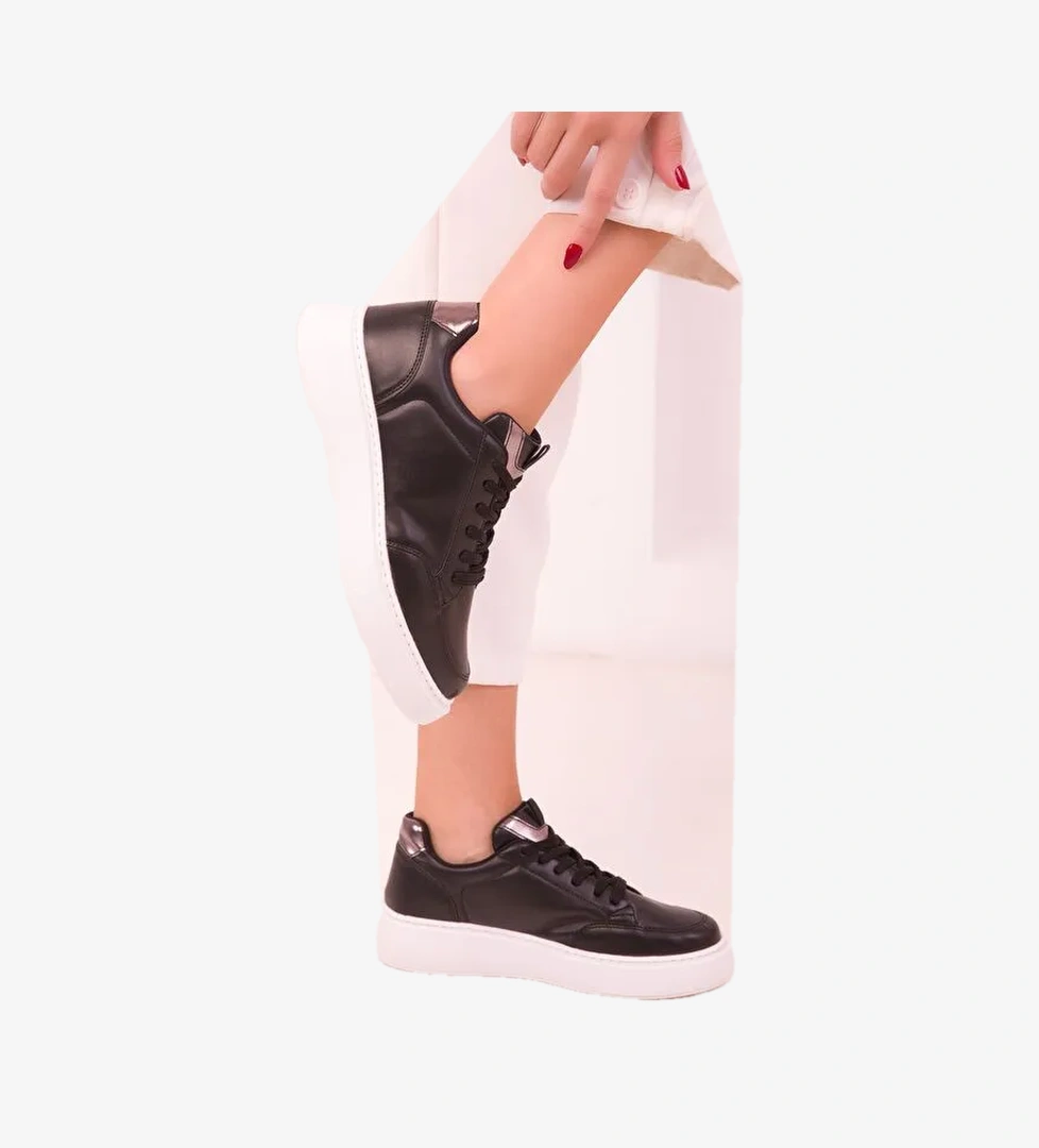 Soho Exclusive Deri Görünümlü Bağcıklı Kadın Spor Ayakkabı model görseli