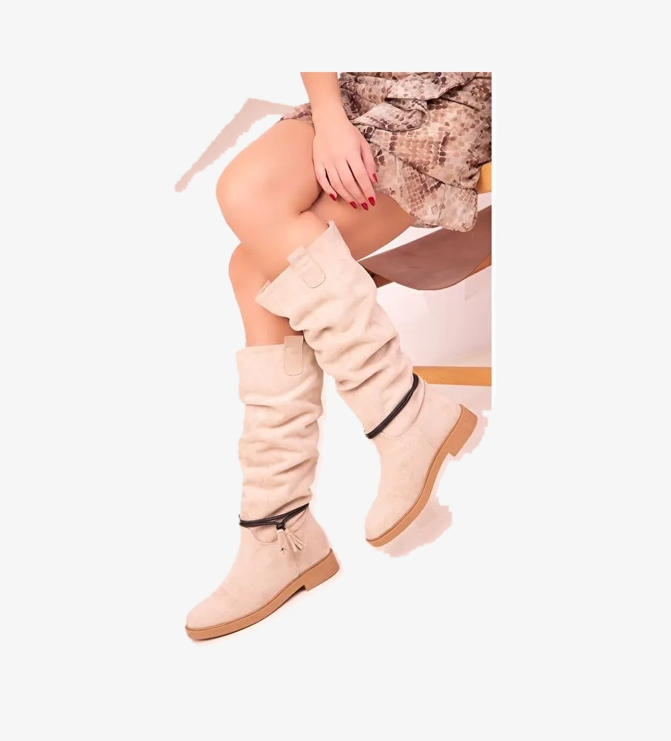 Deri Görünümlü Püskül Detaylı Kadın Diz Altı Çizme - Görsel 1