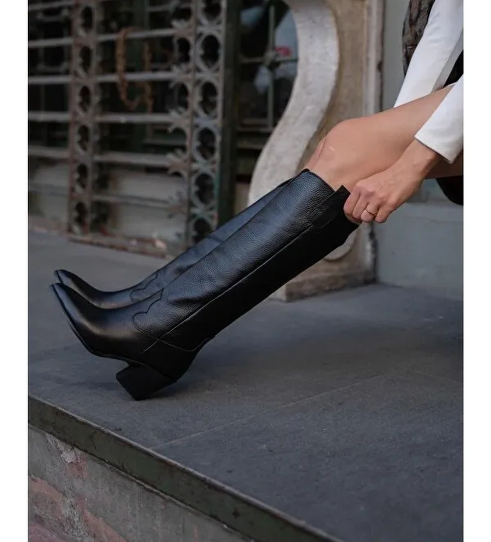 Siyah Kadın Gerçek Deri Topuklu Ve İşlemeli Kovboy Çizme - Görsel 1