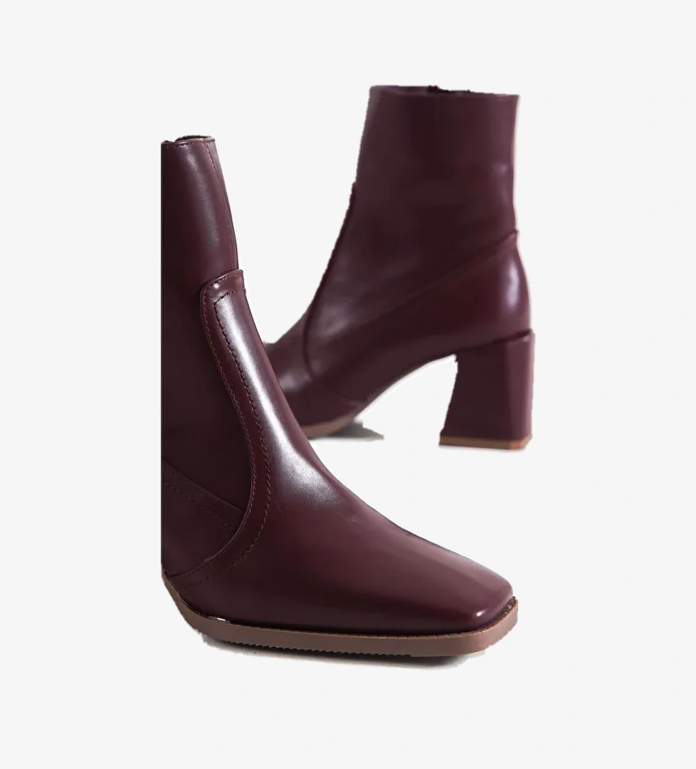 Küt Burunlu Yandan Fermuarlı Kadın Bot