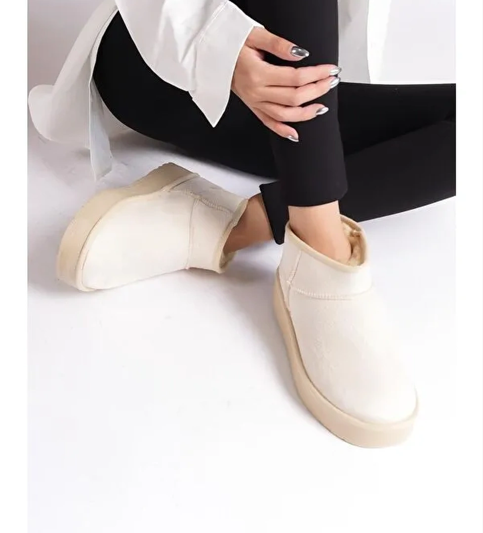 Kalın Tabanlı Yuvarlak Burunlu Kürklü Kısa Kadın Bot