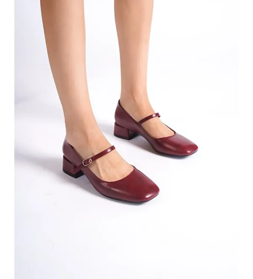 Küt Burunlu Bantlı Alçak Topuk Kadın Ayakkabı