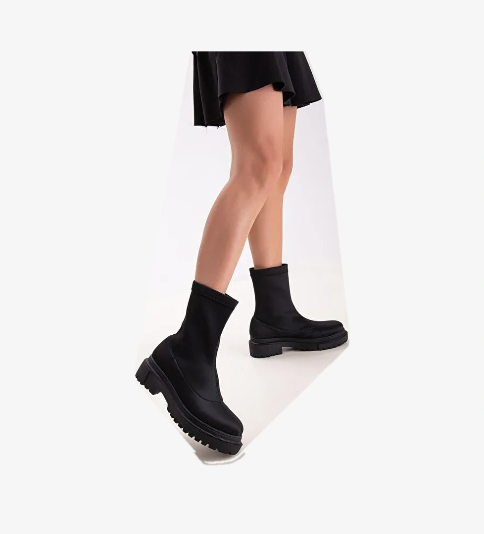 Daxtors İstinye Kadın Kışlık Ortopedik Dalgıç Bot model görseli