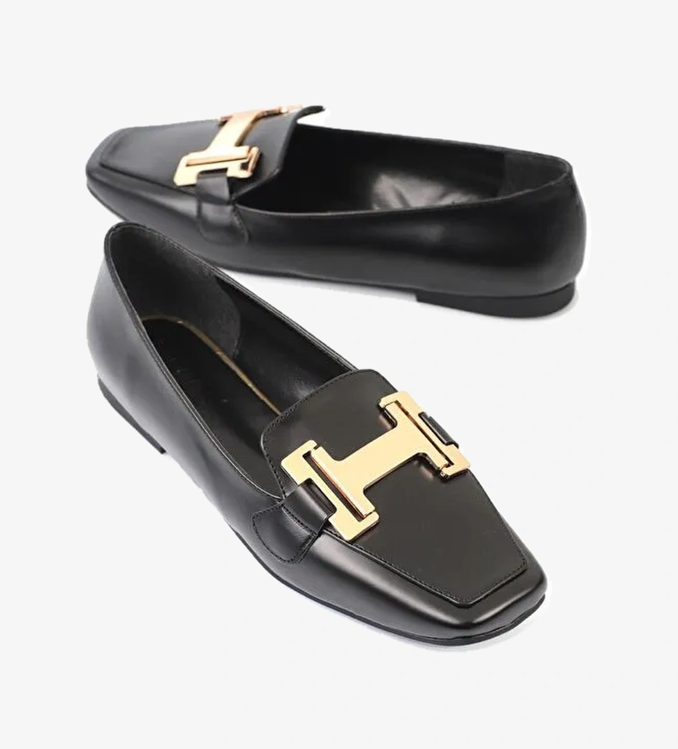 Capone Outfitters Küt Burunlu Metal Toka Aksesuarlı Kadın Loafer model görseli