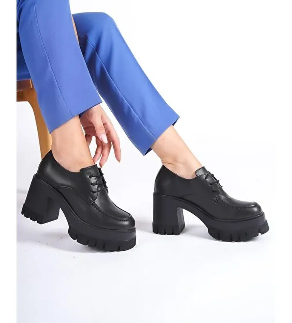 Yuvarlak Burunlu Bağcıklı Orta Topuklu Ayakkabı - Görsel 1