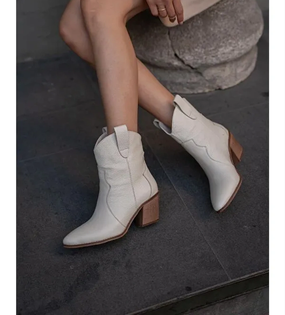 Gerçek Deri İşlemeli Ve Topuklu Kovboy Bot Bej - Görsel 1