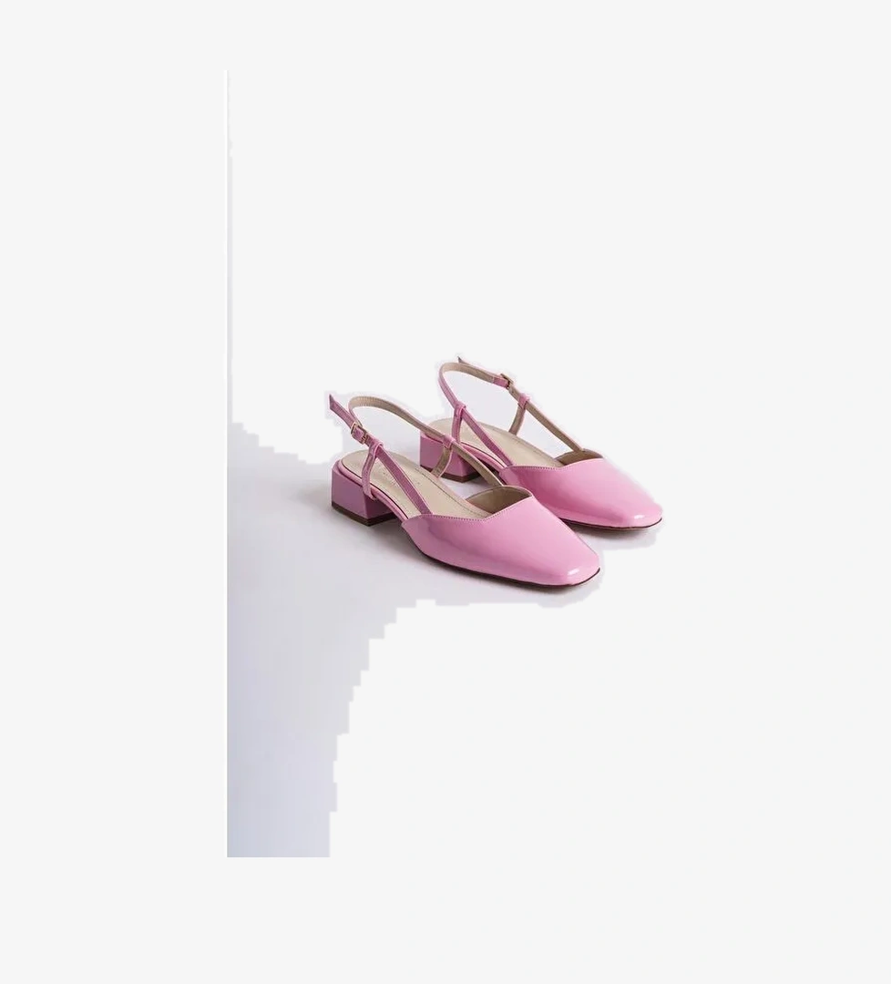 Arkası Açık Küt Burunlu Kalın Topuklu Rugan Kadın Ayakkabı