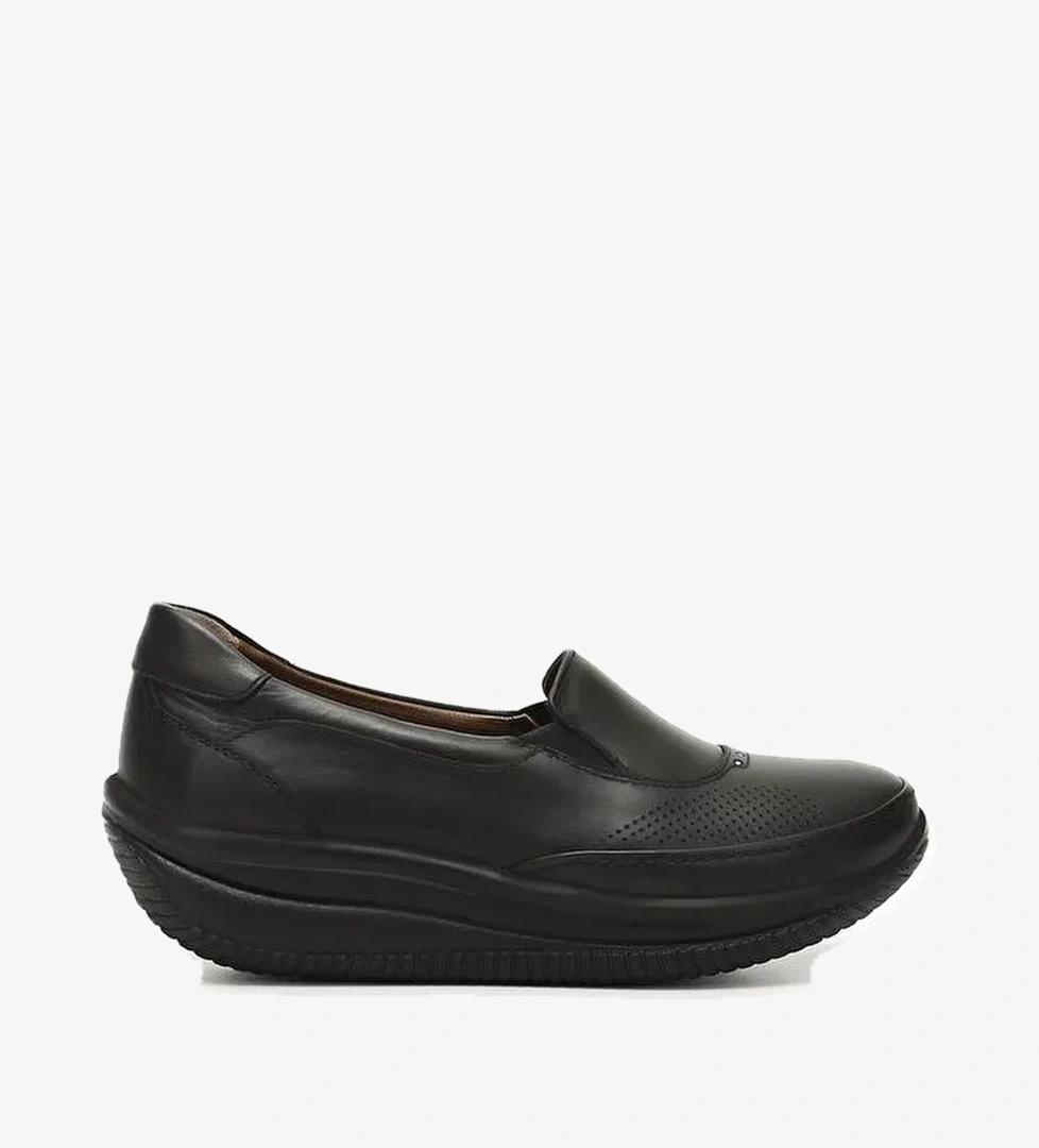 SİYAH Hakiki Deri Yuvarlak Burun Dolgu Taban Kadın Günlük Ayakkabı 42940 - Görsel 1