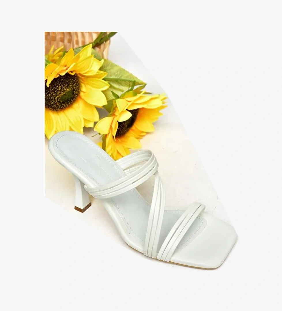 S5900337 Beyaz Kadın Terlik